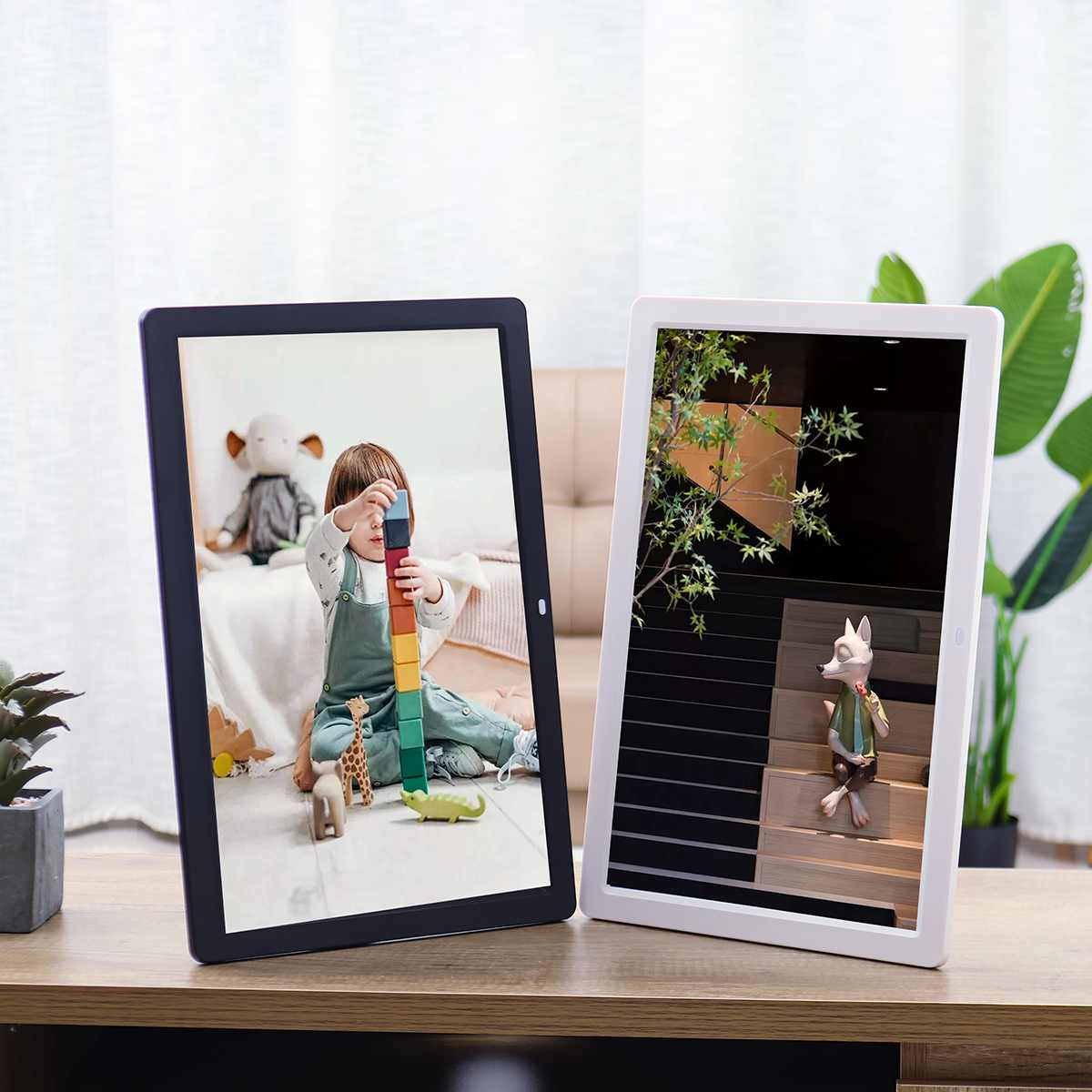 17 Inch Full Function Digital Photo Frame